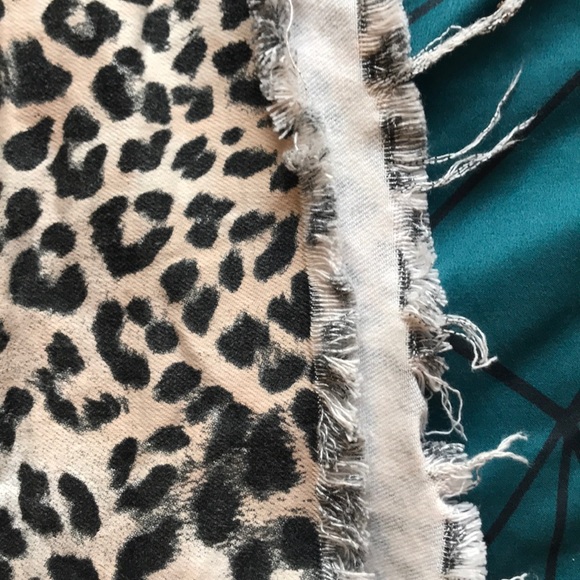 Express leopard print shorts - Picture 8 of 8